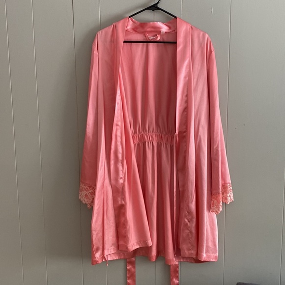 La Vie En Rose silky robe with lace trim size L/XL NWOT - Picture 3 of 8